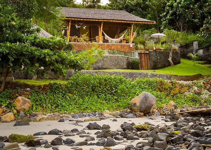 Aquamarine Beach Villas